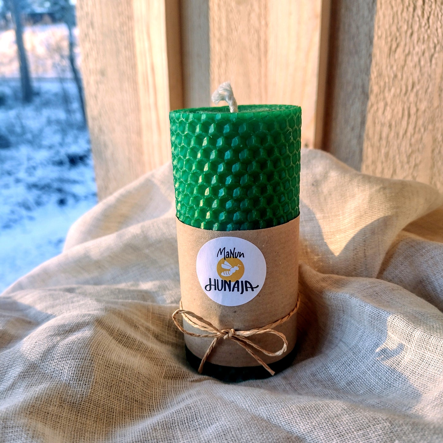 Rullattu pöytäkynttilä eri värivaihtoehtoja